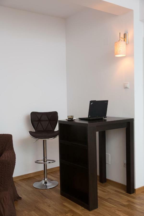 Central Luxury Flat With Terrace - Adela Accommodation - Ideal For Long Stays บูคาเรสต์ ภายนอก รูปภาพ