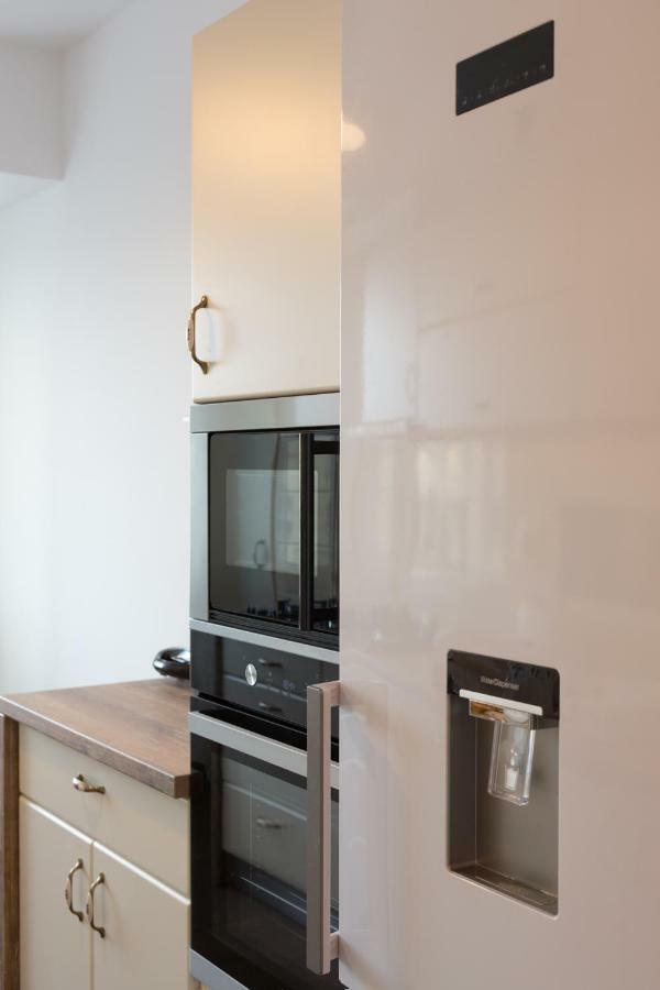 Central Luxury Flat With Terrace - Adela Accommodation - Ideal For Long Stays บูคาเรสต์ ภายนอก รูปภาพ