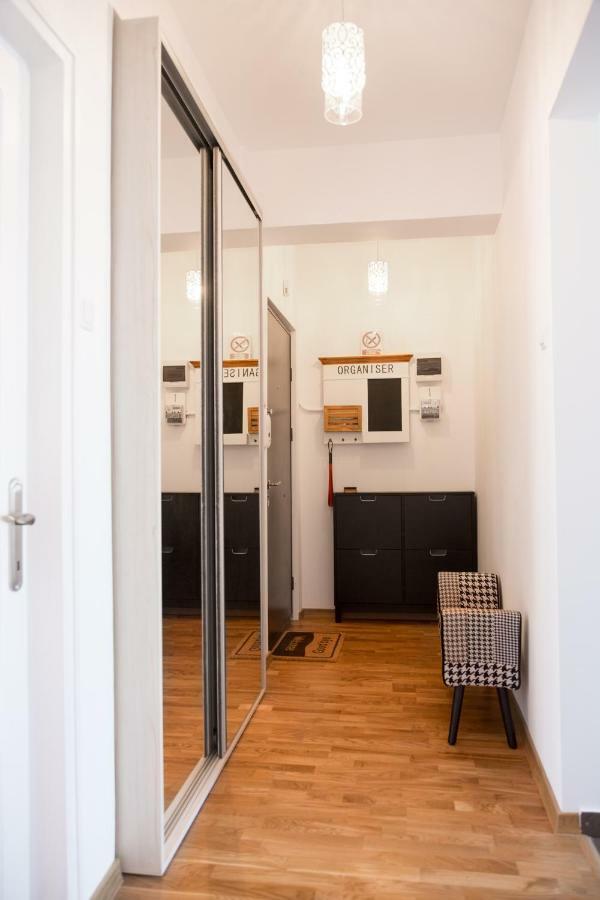 Central Luxury Flat With Terrace - Adela Accommodation - Ideal For Long Stays บูคาเรสต์ ภายนอก รูปภาพ