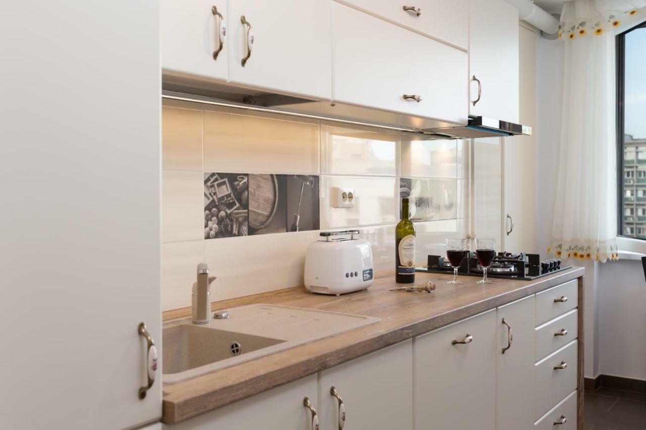 Central Luxury Flat With Terrace - Adela Accommodation - Ideal For Long Stays บูคาเรสต์ ภายนอก รูปภาพ