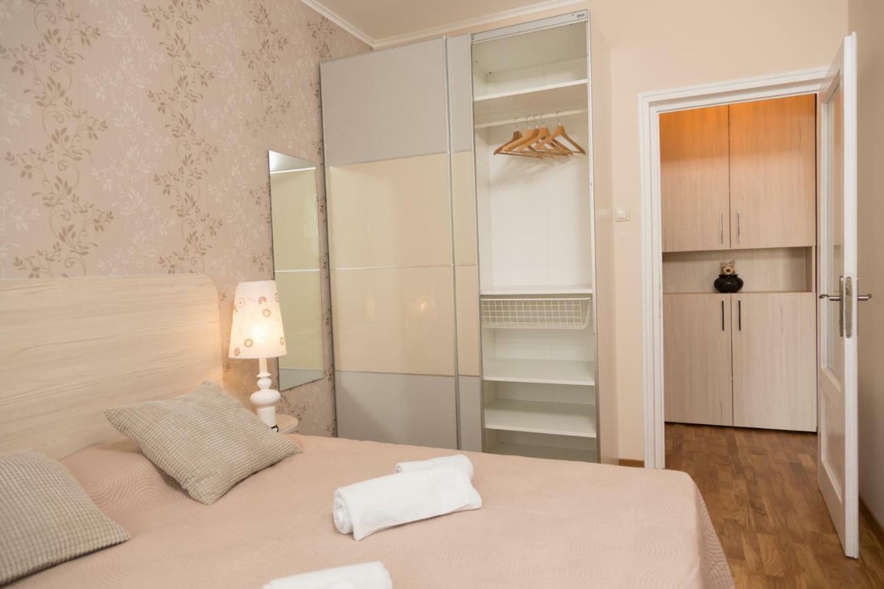 Central Luxury Flat With Terrace - Adela Accommodation - Ideal For Long Stays บูคาเรสต์ ภายนอก รูปภาพ