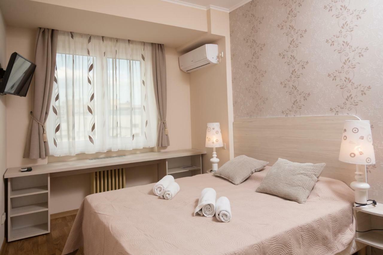Central Luxury Flat With Terrace - Adela Accommodation - Ideal For Long Stays บูคาเรสต์ ภายนอก รูปภาพ