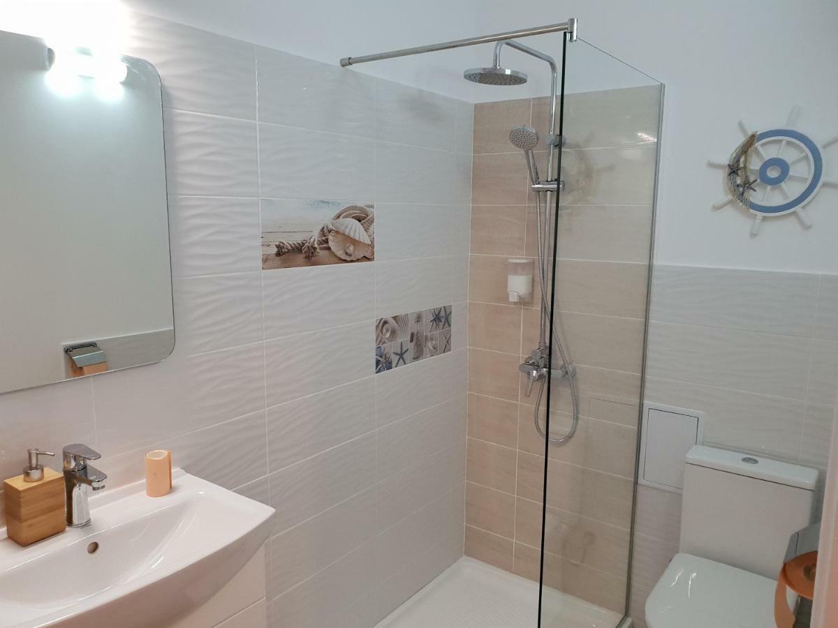 Central Luxury Flat With Terrace - Adela Accommodation - Ideal For Long Stays บูคาเรสต์ ภายนอก รูปภาพ